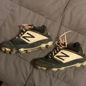 New Balance molded cleats 6 1/2 boys